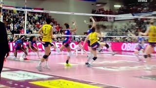 LInfortunio di Folie Raphaela finale scudetto tra Imoco Conegliano e Igor Volley Novara [upl. by Haelam81]