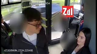 Bataie in autobuz pentru o fata [upl. by Reisman203]