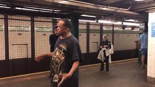 Asombroso Talento en el Metro cantando [upl. by Ahsitaf345]