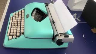 Royal  Classic Manual Typewriter  Mint [upl. by Pomfrey]